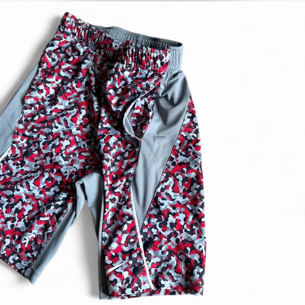 Nike Boys Dri-FIT Camo Basketball Shorts Gray Red Black Size Small S